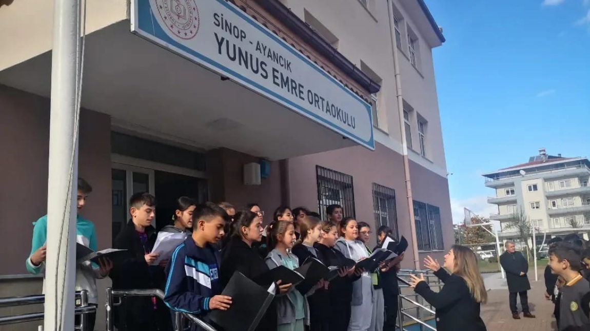 Yunus Emre Ortaokulu Ailesi Olarak 24 Kasım Öğretmenler Günü Kutlama Programını Okulumuzda Büyük Bir Coşku İle Gerçekleştirdik