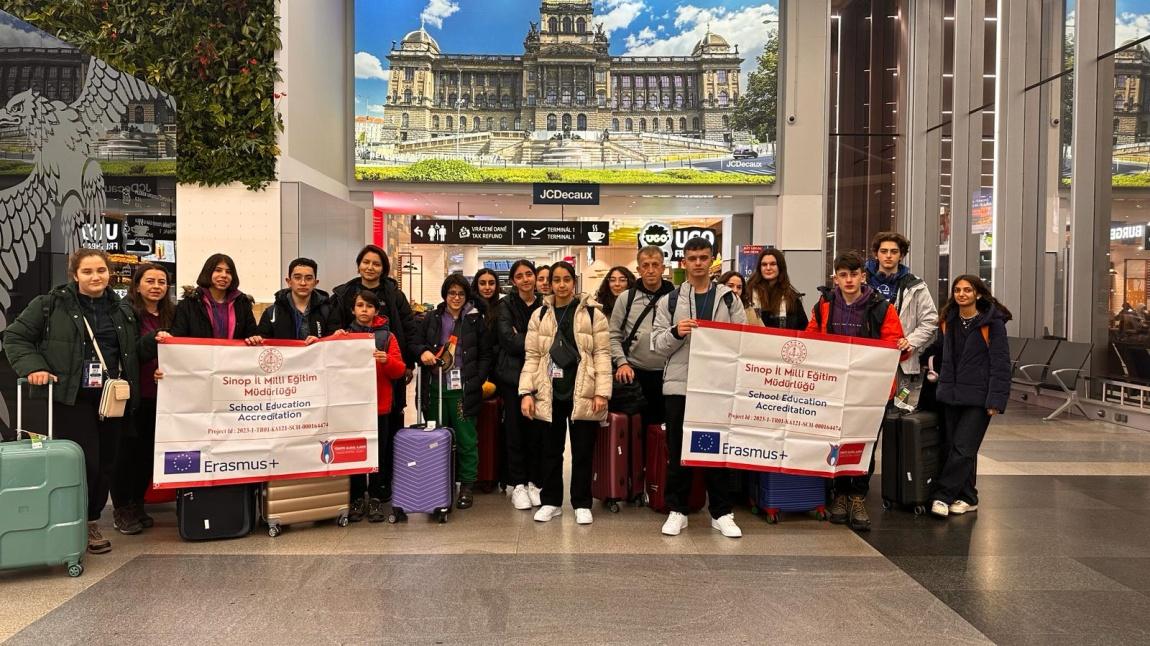 ERASMUS+Okul Eğitimi Akreditasyonu Projesi Kapsamında Okulumuz Öğretmen ve Öğrencileri Çekya Hareketliliğine Katıldı